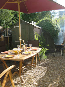 Beautiful outside table at Regatta Cottage, Cowes