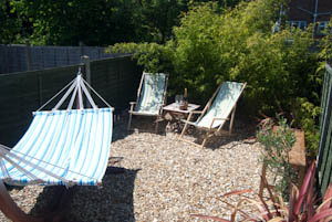 Regatta Cottage - Sunny top level garden